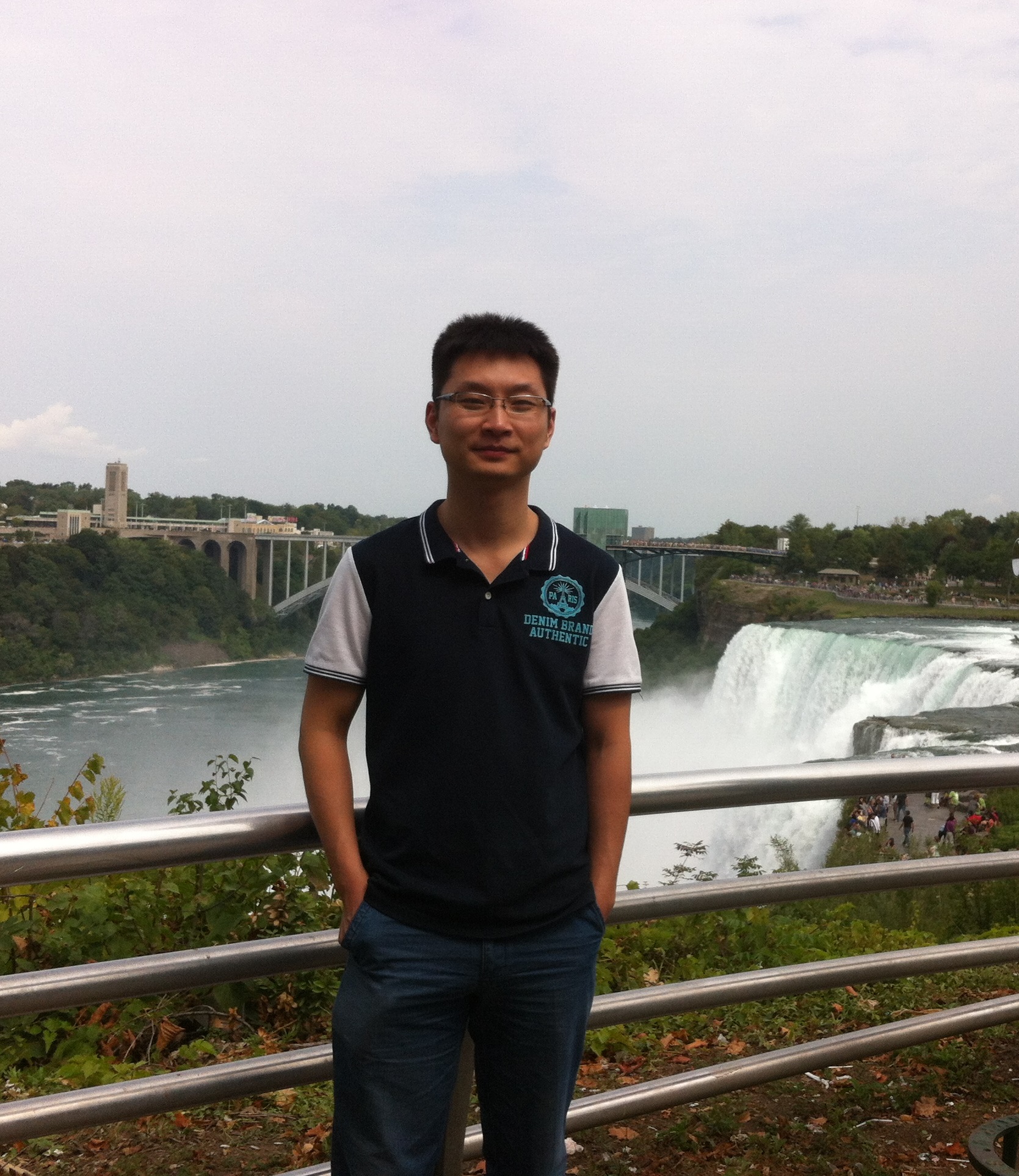 中国玩球官方网创新论坛第一千四百五十九讲：Ultra-cold gases---A “hot” dish of the “coldest” matter in physics