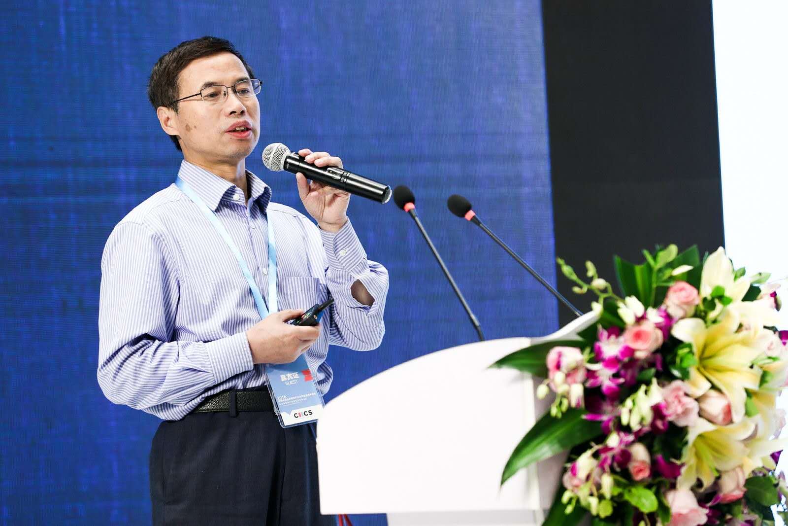 中国玩球官方网创新论坛第九百六十九讲：超分子可见光催化及环境、能源和肿瘤治疗探索